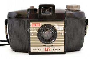 cca 1953 Kodak Brownie 127 bakelit fényképezőgép, eredeti tokjában, jó állapotban / Vintage Kodak ba...