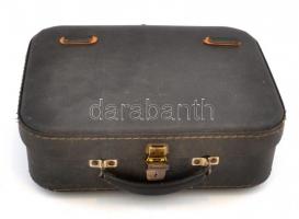 Régi csatos fekete kis bőrönd, 36×28×10 cm