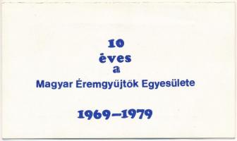 1979. "10 éves a Magyar Éremgyűjtők Egyesülete 1969-1979" Br lemezérem díszlapon (60x100mm...