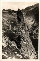 1934 Tátra, Magas-Tátra, Vysoké Tatry; Vez Vlasty v Patrii a dolina Zlomisk / Omladék-völgy / valley, mountain peaks. Foto V. Fiska a O. Stáfl