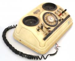 Régebbi telefonközponti készülék, kagyló nélkül, Magyar Posta közp. javító u. címkével, kopott, nem ...