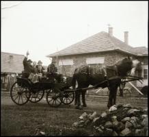 cca 1966 Demeter Sándor (?-?) szentesi fényképész és fotóriporter hagyatékából 21 db vintage NEGATÍV sokféle témáról (disznóvágás, kerékpár, motor, ló, lányok, stb.), 6x6 cm