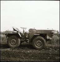 cca 1960 Házilagosan buherált csettegők és egyéb járművek, Demeter Sándor (?-?) szentesi fényképész ...