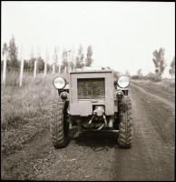 cca 1960 Házilagosan buherált csettegők és egyéb járművek, Demeter Sándor (?-?) szentesi fényképész ...