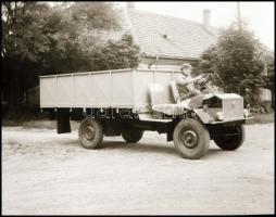 cca 1960 Házilagosan buherált csettegők és egyéb járművek, Demeter Sándor (?-?) szentesi fényképész ...