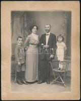 cca 1910 Sportember és családapa, 2 db vintage fotó (a hordozó karton mindkép oldalán egy-egy fényké...