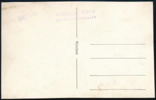 1943 augusztus 3. Bácskossuthfalva, az Albrecht fotó pecsétjével jelzett riportfotó cséplés idején, ...