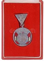 1950. Földalatti Vasút Emlékérem zománcozott Br kitüntető érem 1955-ös Közlekedési Építő Vállalat Kiváló Dolgozó adományozói okirattal T:2