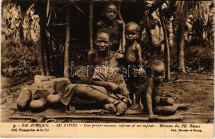 En Afrique, Au Kivou. Une pauvre maman infirme et ses enfants. Missions des PP. Blancs / African folklore, disabled mother with her children (EK)
