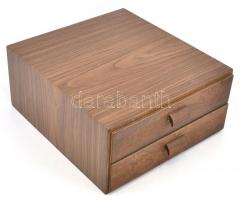 Diatárolásra kialakított kis méretű fa bútor, 2 fiókkal, össz. 500 dia tárolási kapacitással, jó áll...