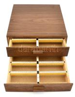 Diatárolásra kialakított kis méretű fa bútor, 2 fiókkal, össz. 500 dia tárolási kapacitással, jó áll...