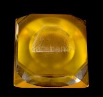 Üveg dísz toronyszerű ábrázolással, talapzattal, talapzat ragasztása elvált a felső résztől, alján k...