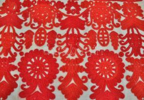 Figurális hímzéssel díszített asztalterítő 140x120 cm