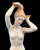 Aquincumi porcelán fésülködő akt, kézzel festett, jelzett, kis kopásnyomokkal, m: 22 cm