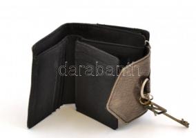 Playboyos műbőr pénztárca, kulcstartókkal, apró sérülésekkel 10x11 cm