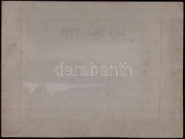 cca 1932 Plohn József (1869-?) hódmezővásárhelyi fényképész műtermében készült vintage fotó, 17x23 c...