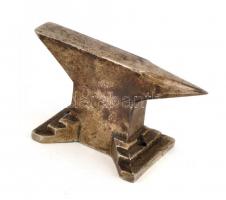 Kisméretű régi fém üllő, Kühne felirattal, kopott, m: 5,5 cm