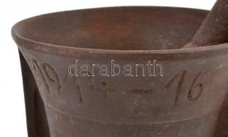 1914-1916 Töltényhüvelyből készült mozsár, egyik oldalán vaskereszt gravírozással, m: 12,5 és 20,5 c...