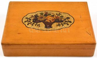 cca 1920-1940 Stühmer virágmintás, festett fa doboz, repedéssel, 26x19x5 cm