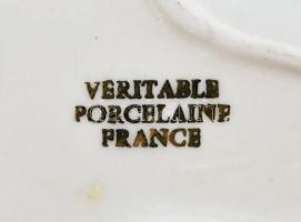 Francia aranyozott címeres hamutál. Matricás, jelzett, apró kopásokkal, 9x9,5 cm