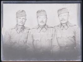 cca 1944 és 1947 között készült katonai fotók (kézifegyverek, kitüntetések, feleségek, bajtársak, st...