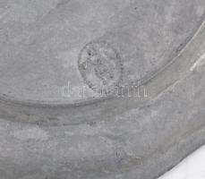 6 db fém fali tálka, virágmintás porcelán betéttel (matricás, jelzett), karcolásokkal, az egyik tál ...