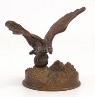 Turul szobor, talapzaton, bronz, jelzés nélkül, m: 18 cm talapzattal együtt