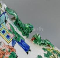 Kínai kézzel festett porcelán váza, jelzés nélkül, kis kopásnyomokkal, m: 46 cm