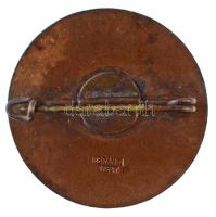 1939. "Egyesült Női Tábor 1939" zománcozott Br jelvény, hátlapon "BERÁN N BPEST"...