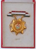 ~1970. Kiváló állattenyésztő Kádár-címeres zománcozott, aranyozott fém kitüntetés eredeti tokban T:1-