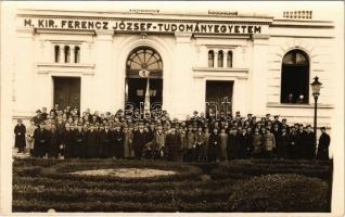 1926 Szeged, M. kir. Ferenc József Tudományegyetem, emlék a március 15-ei ünnepségről és felvonulásról, joghallgatók, leventék. photo