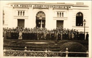 1926 Szeged, M. kir. Ferenc József Tudományegyetem, emlék a március 15-ei ünnepségről és felvonulásról, joghallgatók, leventék. photo