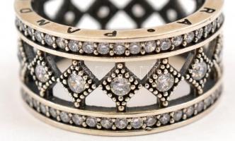 Ezüst(Ag) apró kövekkel díszített gyűrű, jelzett, méret: 54, bruttó: 5,46 g