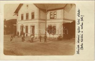 ~1900 Alcsút (Alcsútdoboz), vasútállomás hátsó oldala, balra kilátás a malom felé. photo