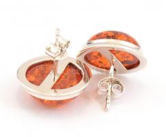 Ezüst(Ag) borostyánnal díszített fülbevalópár, jelezett, d: 1,5 cm, bruttó: 3,24 g