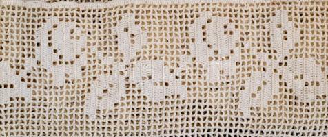 5 db polcdíszítő terítő, enyhén koszos, kopottas állapotban, 10x96 cm