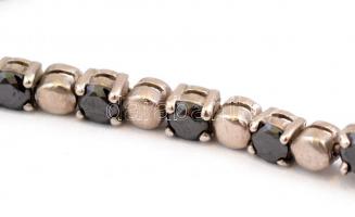 Ezüst(Ag) karkötő, fekete kövekkel, jelzett, h: 18 cm, bruttó: 14,03 g