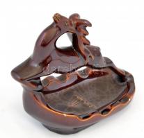 Zsolnay ugró szarvas, kézzel festett, jelzett, lepattanásokkal, 17,5x17 cm