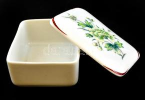 Hollóházi, zöld virágmintás, porcelán bonbonier, matricás, jelzett, kis kopásnyomokkal, 9x7,5x3,5 cm