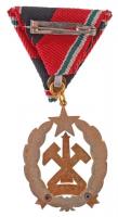 ~1960. "Kiváló Bányász" zománcozott fém kitüntetés mellszalagon T:1-