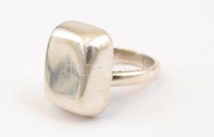 Ezüst(Ag) téglás gyűrű, jelzett, méret: 58, nettó: 10,46 g