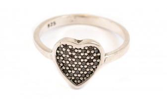 Ezüst(Ag) szívecskés gyűrű, jelzett, méret: 54, bruttó: 1,96 g