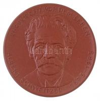 Németország DN "Az élet tisztelete - Albert Schweitzer 1875-1965" kerámia emlékérem dísztokban (63mm) T:1 Germany DN "Ehrfurcht vor dem leben - Albert Schweitzer 1875-1965" ceramics medallion (63mm) C:UNC