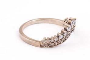 Ezüst(Ag) diadémos gyűrű, Pandora jelzéssel, méret: 58, bruttó: 2,6 g