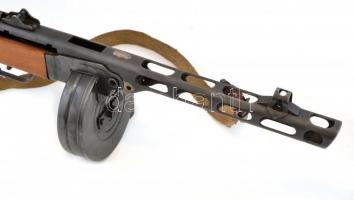 cca 1950 PPS géppisztoly bőr szíjjal, hatástalanított, hiányos, h: 84cm