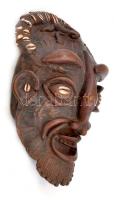 Afrikai, faragott teknőspáncél maszk, berakással, plasztikus gyík díszítéssel, 1900-1920 körül, 32x2...