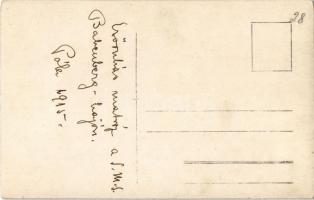 1915 Esőruhás matróz pipázik az SMS Babenberg Osztrák-Magyar Haditengerészet Habsburg-osztályú pre-d...