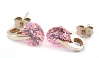 Ezüst(Ag) fülbevalópár rózsaszín kővel, jelzett, h: 1,5 cm, bruttó: 3 g
