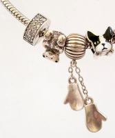 Ezüst(Ag) karkötő, 7 db charmmal, Pandora jelzéssel, h: 16,5 cm, bruttó: 28,6 g