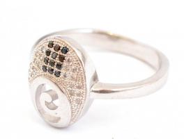 Ezüst(Ag) ovális gyűrű, jelzett, méret: 57, bruttó: 3,96 g